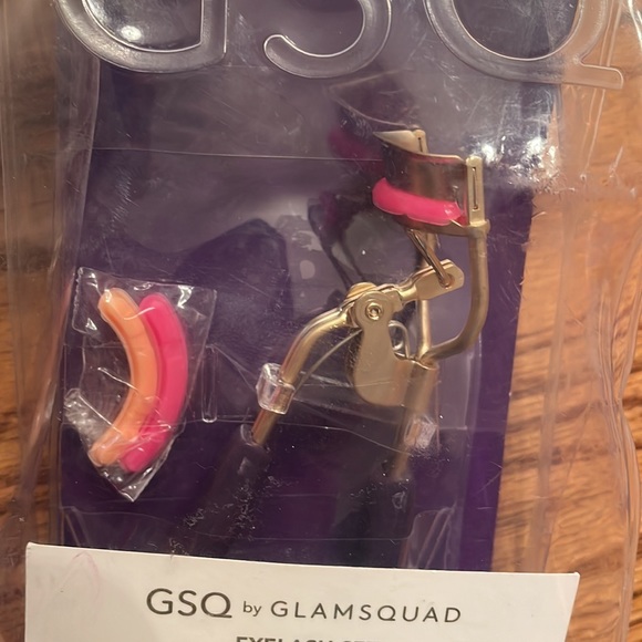 GSQ by Glamsquad Eyelash Set. NEW! Incudes Compact Mirror ,Curler & Replacements - Picture 2 of 5